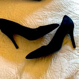 Practically Brand New Nine West Swede Pumps.🌹Size 7 Medium…FALL SALE…